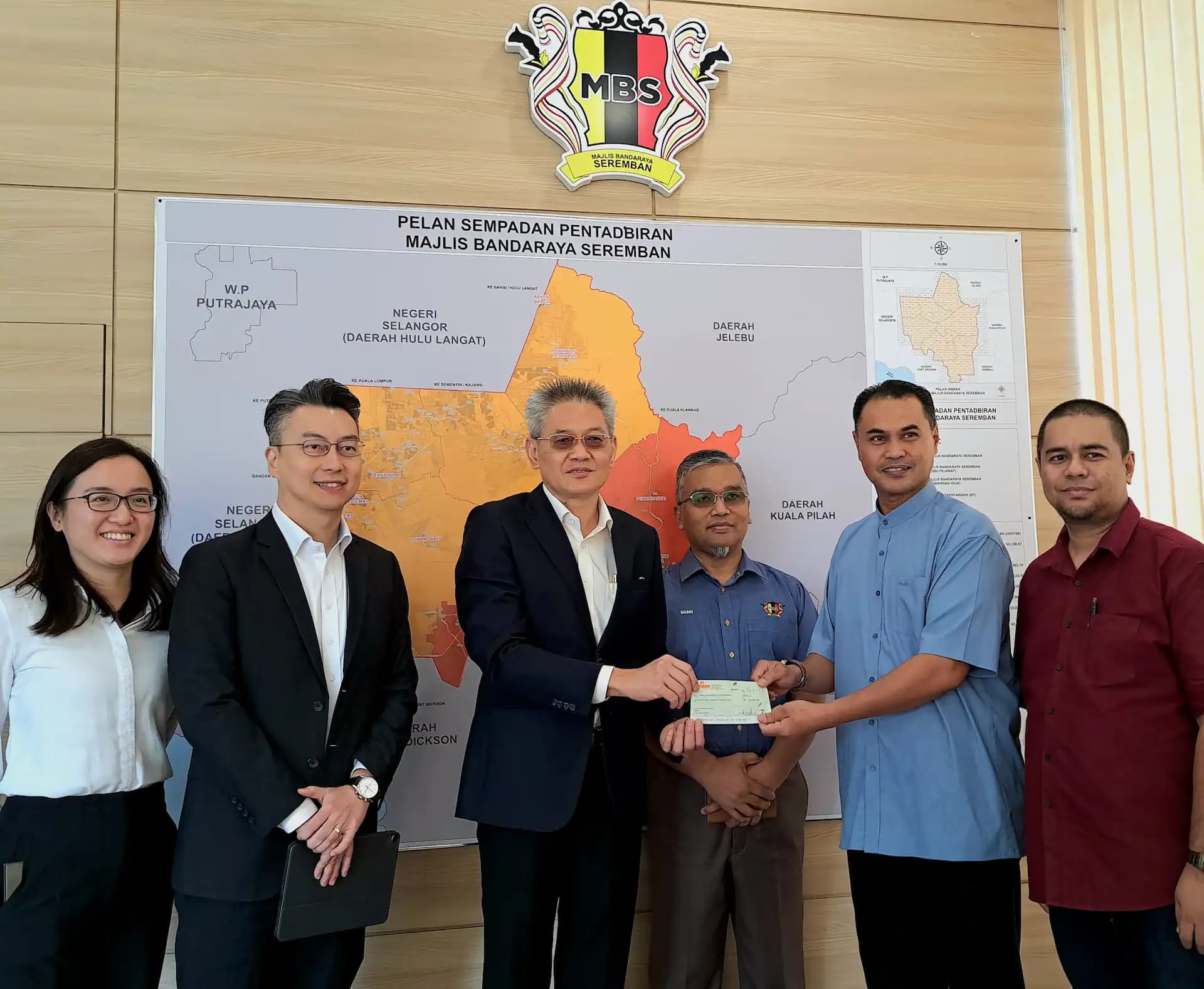 contribution to majlis bandar raya seremban mbs for building surau 1