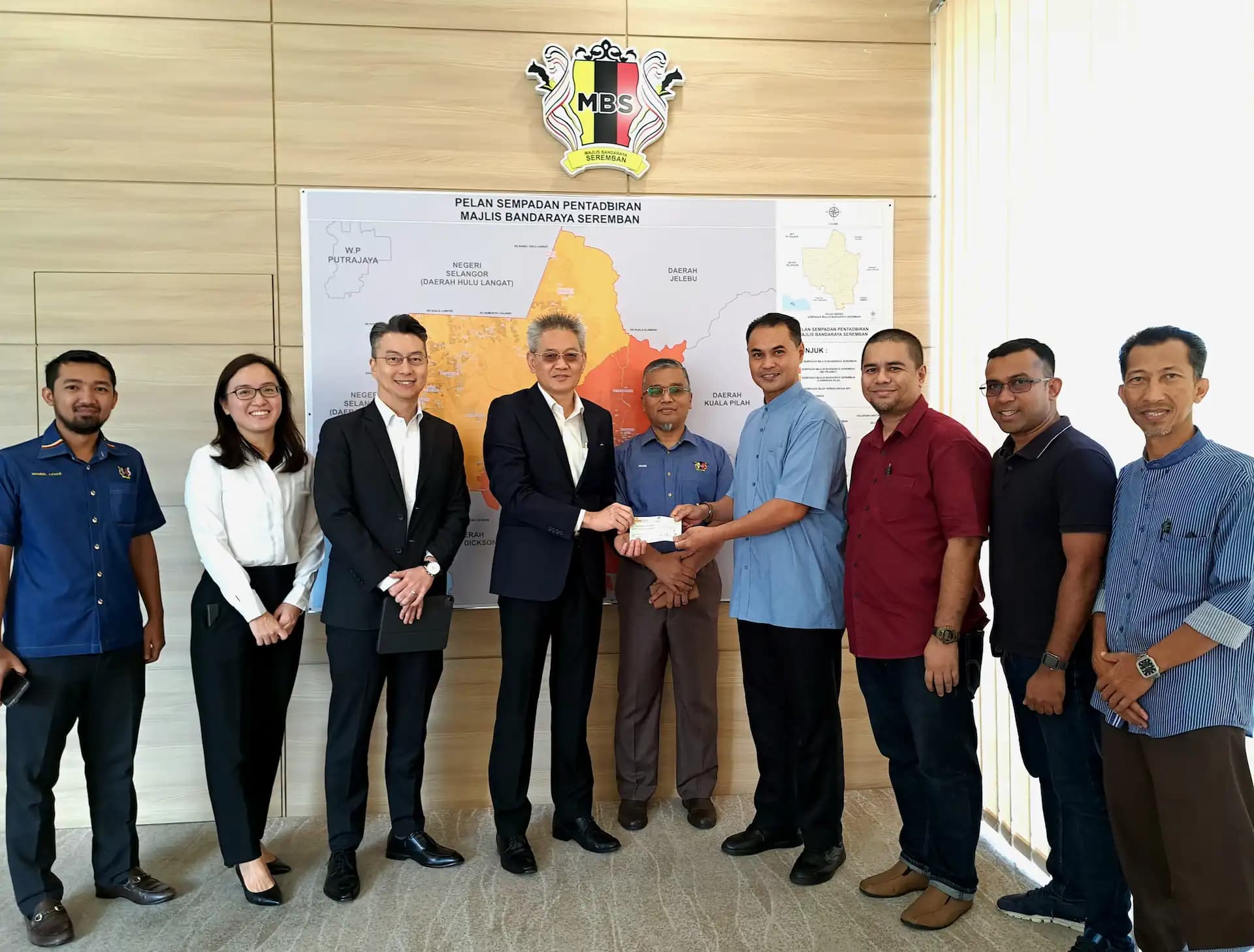 contribution to majlis bandar raya seremban mbs for building surau 2